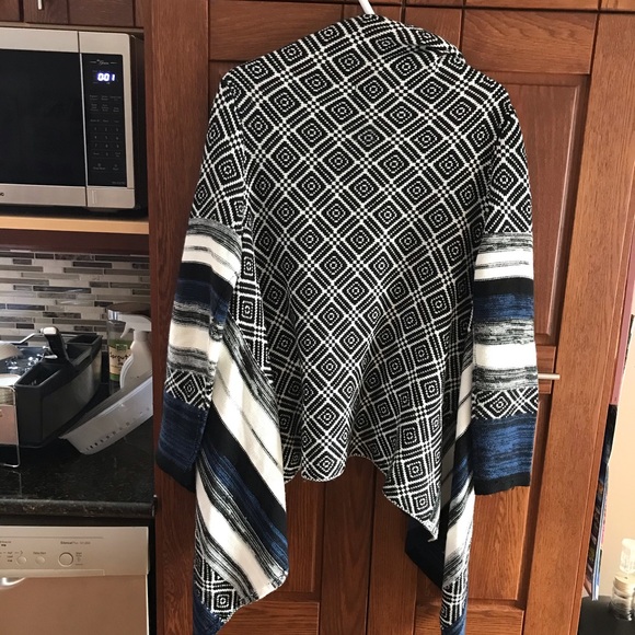 Cascade Style Sweater ✨3/$35✨ - Picture 4 of 4